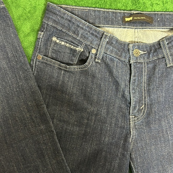 Levi’s Mid Rise Skinny Jeans Like New Condition Sz10 - Picture 2 of 10